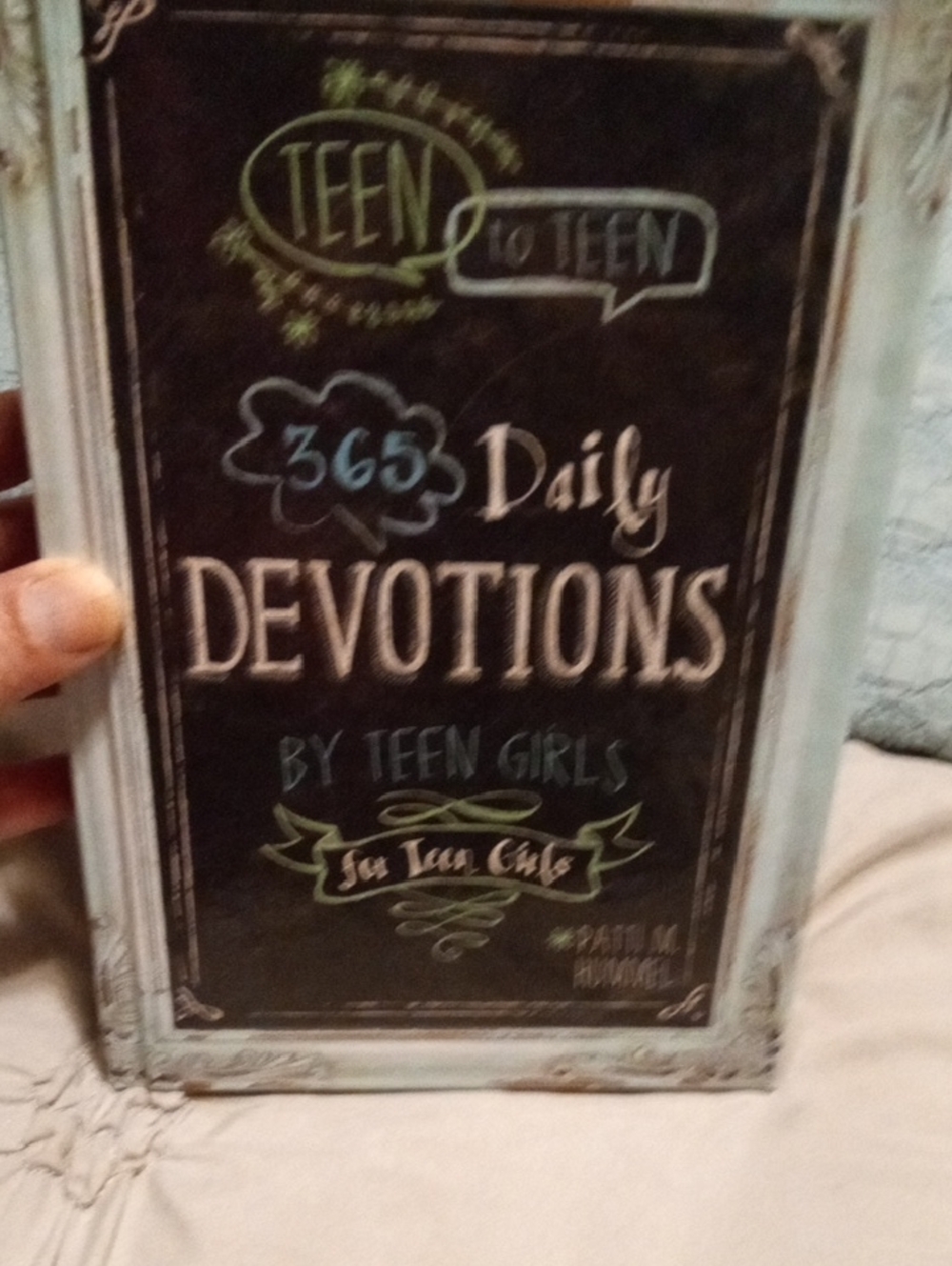 365 Daily Devotions for Teen Girls – Black & Light Blue Cover